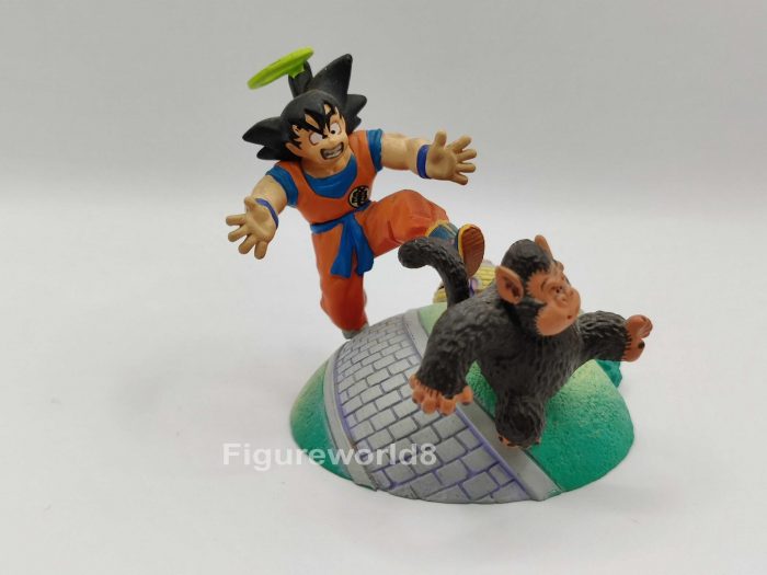 Goku Chasing Bubbles Megahouse