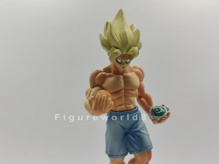 Super Saiyan Goku with Dragon Ball & Scouter Megahouse