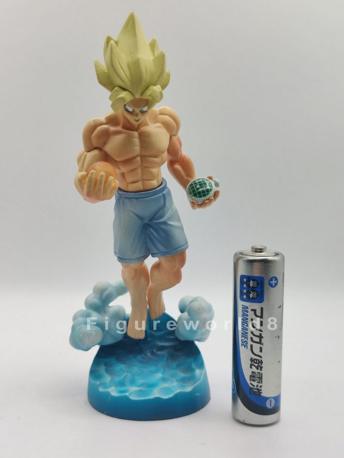 Super Saiyan Goku with Dragon Ball & Scouter Megahouse