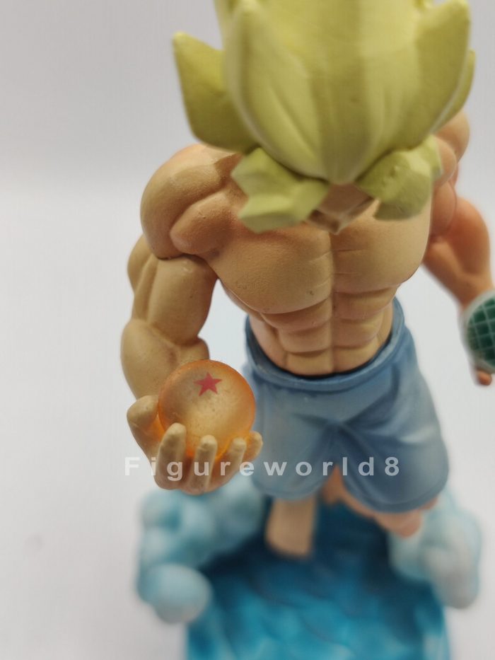 Super Saiyan Goku with Dragon Ball & Scouter Megahouse