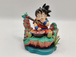 Gohan Eating Berries & Piccolo Megahouse